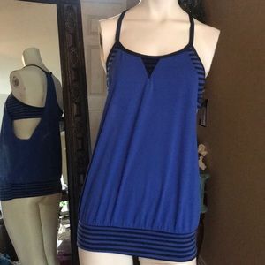 NWT Nike Workout Yoga top. Size Medium